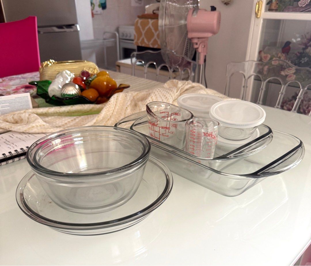 Anchor Bakeware Set (Category: Other Kitchenware & Tableware) located in Mandaluyong City. Submitted by daisys.collection (Listing ID 1358476531, Image 3). Description: The set consists of 2 bowls , 1 round baking plate, 2 rectangular baking pans of different sizes, 4 small bowls with cover and 2 measuring cups. Heat resistant..