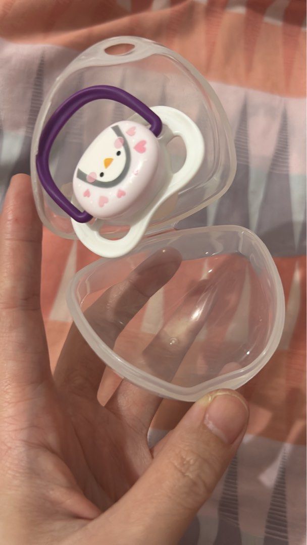 Avent Pacifier (Category: Soothers & Pacifiers) located in Bacoor. Submitted by damnfetch (Listing ID 1358509614, Image 2). Description: Philips Avent Ultra Air Pacifier with case 0-6 months Washed but not used MOP: GCash MOD: Lalamove or J&T 📍Bacoor, Cavite.