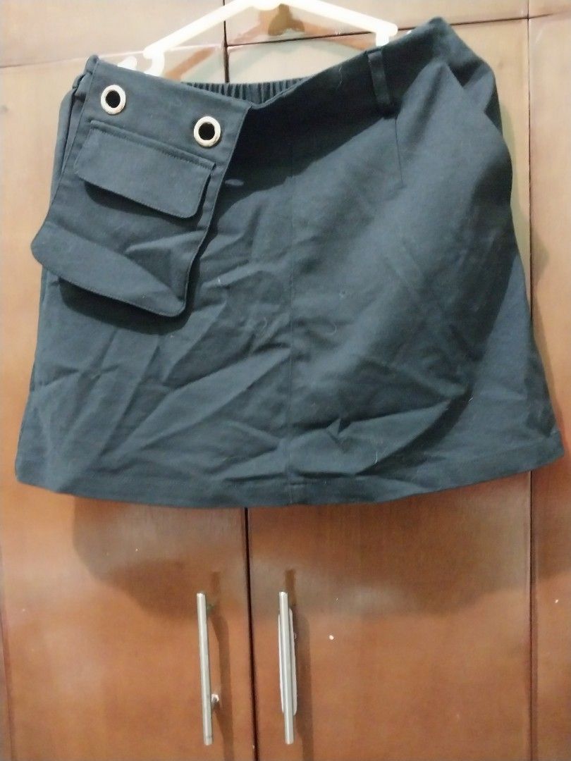 Black skirt with inner short (Category: Skirts) located in Makati City. Submitted by imeea (Listing ID 1358461456, Image 1). Description: imported item.