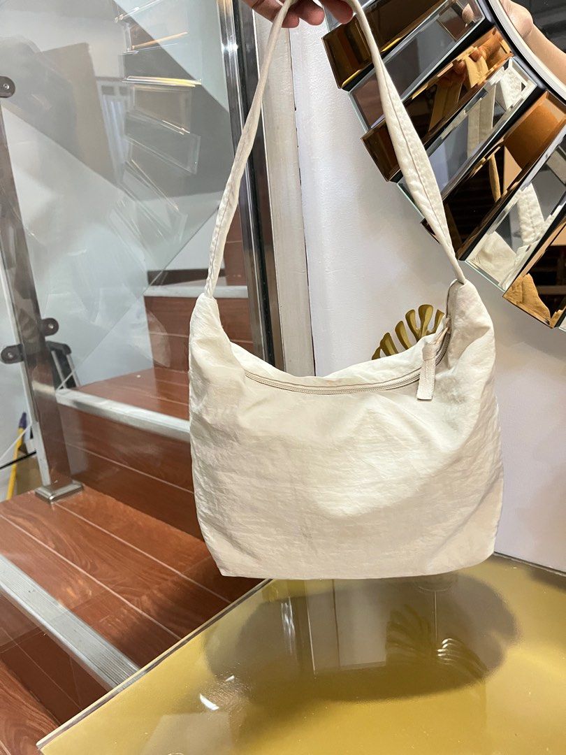 Cream Shoulder bag (Category: Shoulder Bags) located in Malolos. Submitted by sshoooo (Listing ID 1358425479, Image 3). Description: .