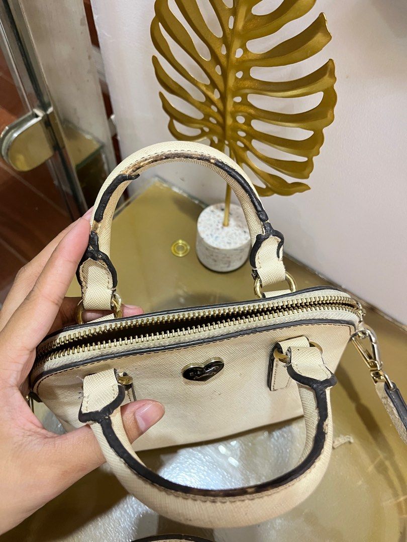 E land crossbody bag (Category: Cross-body Bags) located in Malolos. Submitted by sshoooo (Listing ID 1358426853, Image 3). Description: .