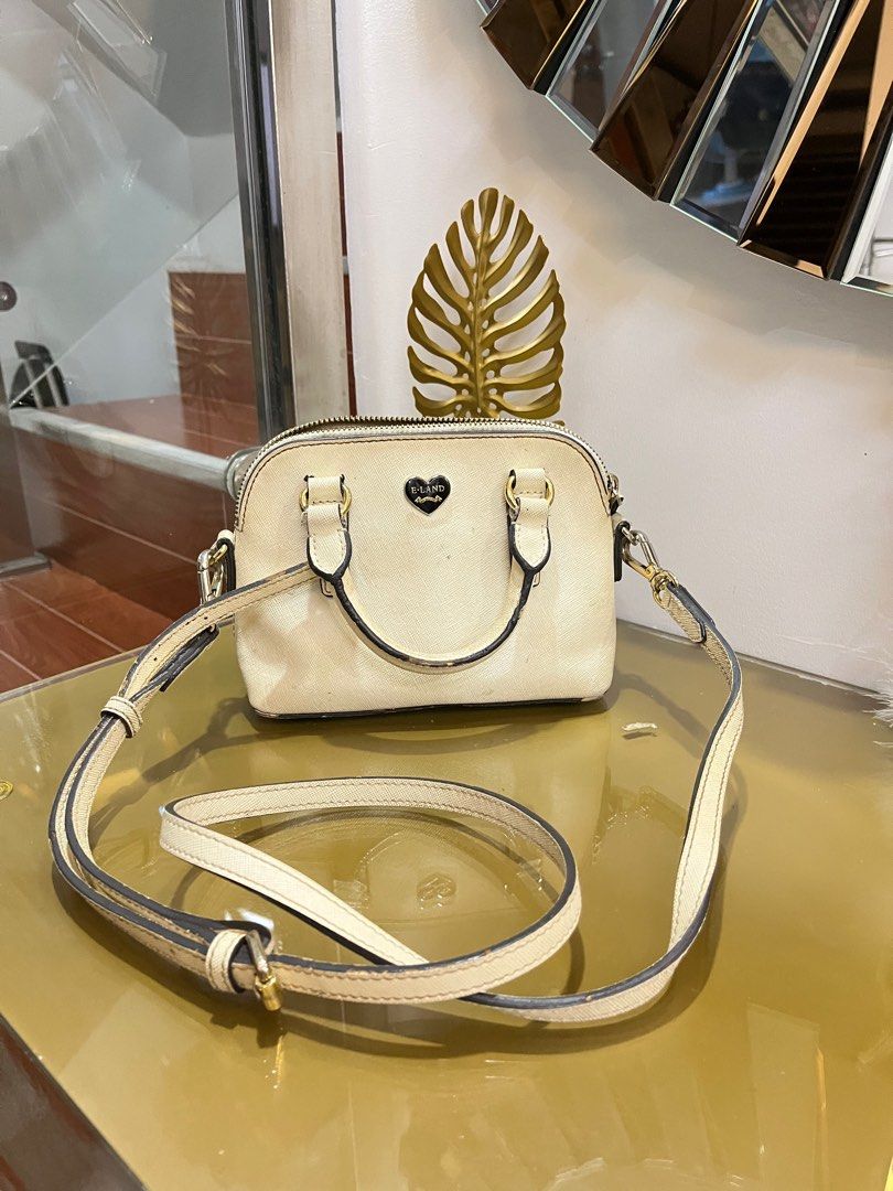 E land crossbody bag (Category: Cross-body Bags) located in Malolos. Submitted by sshoooo (Listing ID 1358426853, Image 2). Description: .
