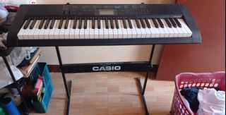 Electronic keyboard piano.