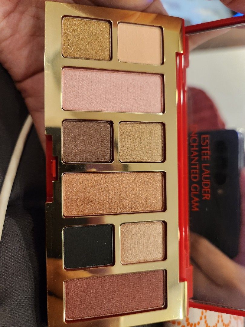 Estee Lauder Enchanted Glow Eyeshadow Palette (Category: Makeup) located in Bulacan. Submitted by anna.t0 (Listing ID 1358513354, Image 2). Description: 100% authentic Estee Lauder Eye make up palette. Never used. NO LAST PRICE.