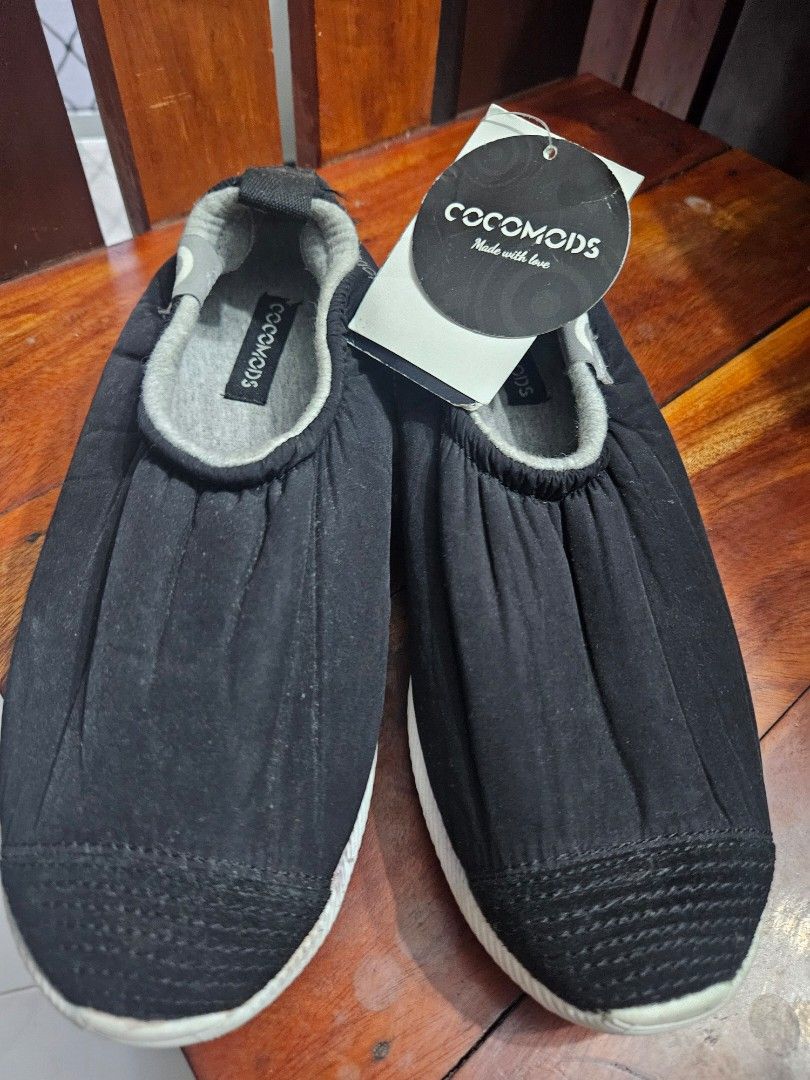 Flat shoes cocomods (Category: Flats & Sandals) located in General Mariano Alvarez. Submitted by eiprilfa (Listing ID 1358442646, Image 1). Description: brand new. original. From gift. size7.