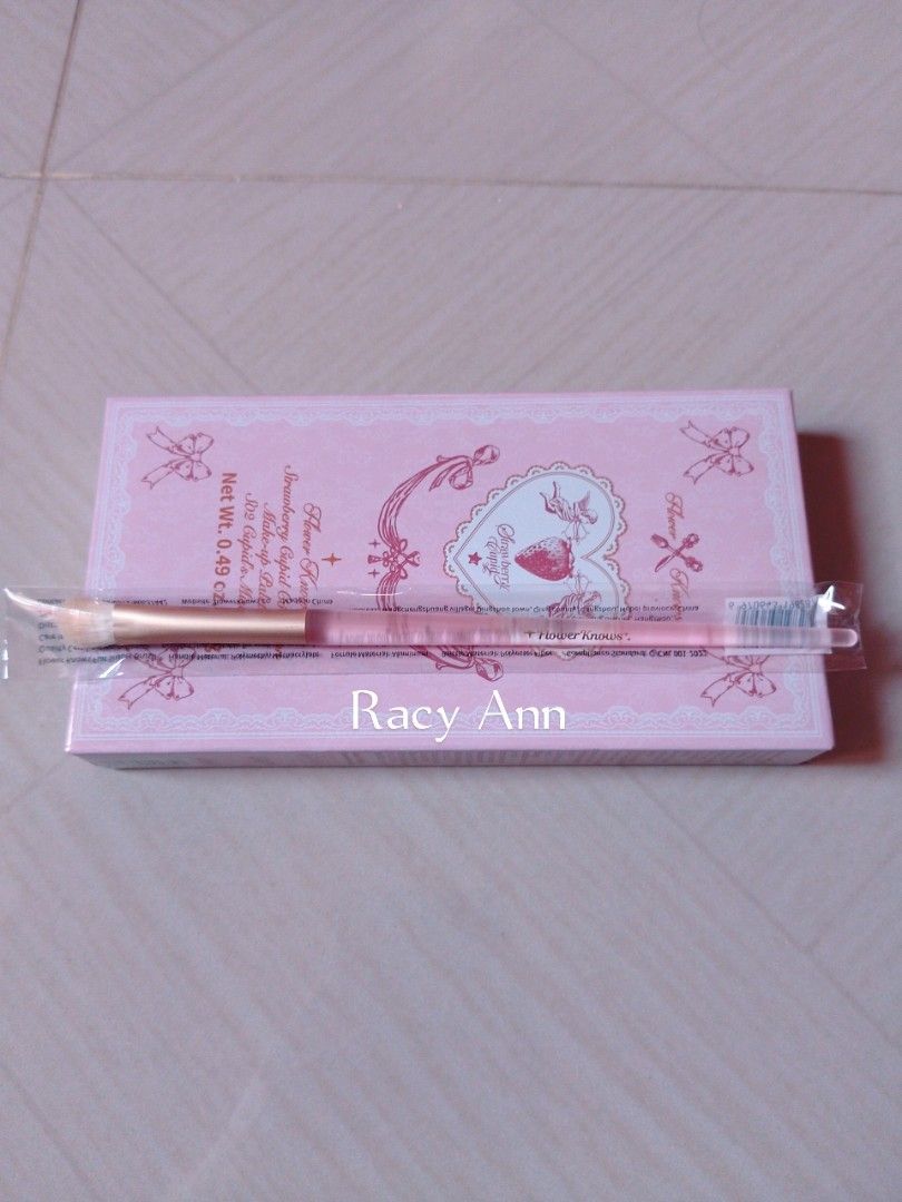 Flower Knows Eyeshadow brush (Category: Makeup) located in Rizal. Submitted by reyshishibal (Listing ID 1358461480, Image 2). Description: - ONHAND - brandnew & sealed - authentic official, scan the barcode to check authenticity - est sf if jnt: around 50 only ✅installment (150) 🌸MOP: G/cash 🌸MOD: JnT or lalamove/SDD 🌷can pay any amount as a reservation but non-refundable.