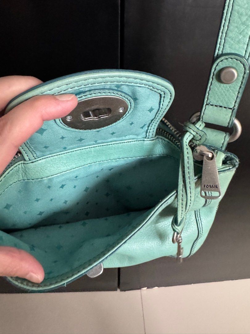 Fossil Teal Leather Cross Body Bag (Category: Cross-body Bags) located in Pasig City. Submitted by flashfamz (Listing ID 1358344557, Image 3). Description: Original Fossil brand Italy purchased Almost new Slightly negotiable RFS: Rarely used, kept at storage .
