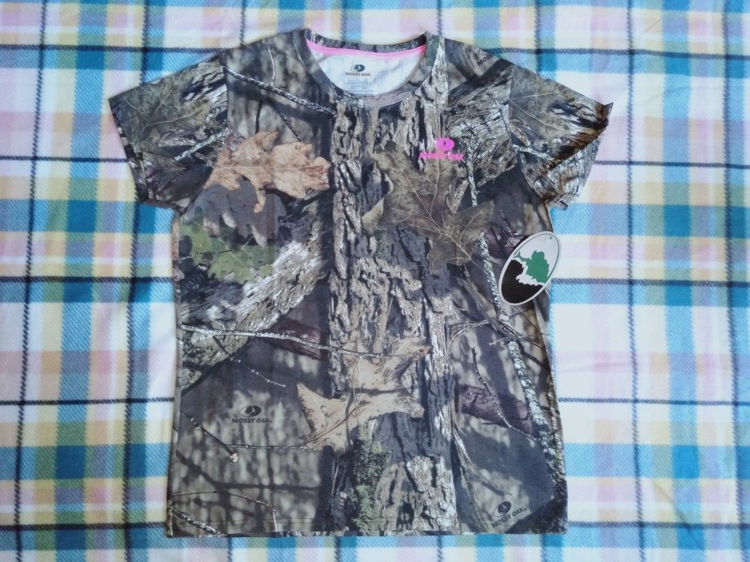FROM USA Size Large * Women's Ladies Mossy Oak Break-Up Country Camo Camouflage Hunting Cotton T-shirt (Category: Activewear) located in Bulacan. Submitted by fyhappiness (Listing ID 1358359689, Image 1). Description: STRICTLY NO RESERVATIONS ITEM LOCATION: Bulakan, Bulacan Brand: Mossy Oak Size: Large Materials: 60% Cotton, 40% Polyester Measurements: Shoulder - 16 inches Chest - 40 inches round Length - 26 inches DELIVERY LBC Express 64.00 Luzo