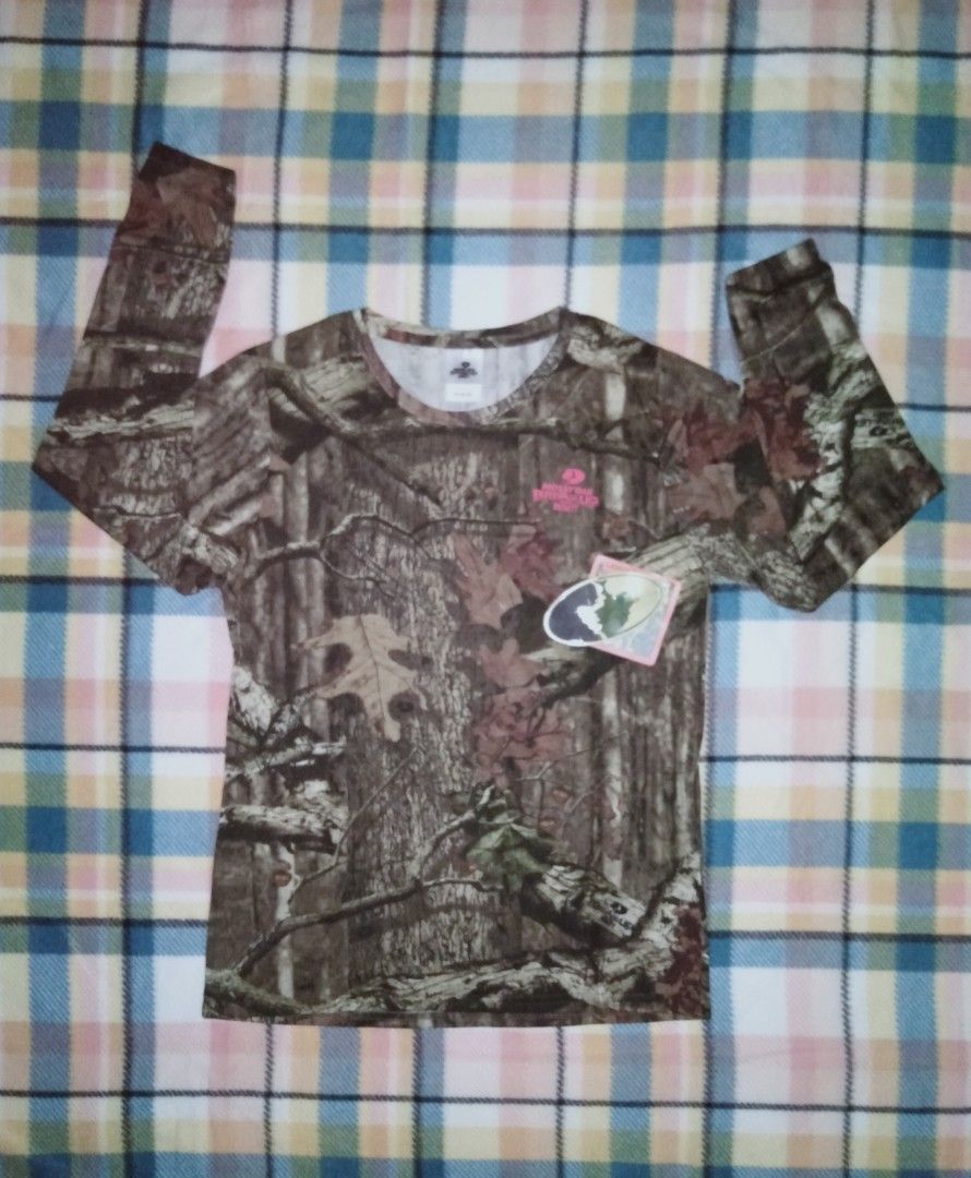 FROM USA Size Medium * Women's Ladies Mossy Oak Break-Up Infinity Long Sleeve Camo Camouflage Hunting Cotton T-shirt (Category: Activewear) located in Bulacan. Submitted by fyhappiness (Listing ID 1358366276, Image 1). Description: STRICTLY NO RESERVATIONS ITEM LOCATION: Bulakan, Bulacan Brand: Mossy Oak Size: Medium Materials: 60% Cotton, 40% Polyester Measurements: Shoulder - 15 inches Chest - 36 inches round Length - 25.5 inches DELIVERY LBC E