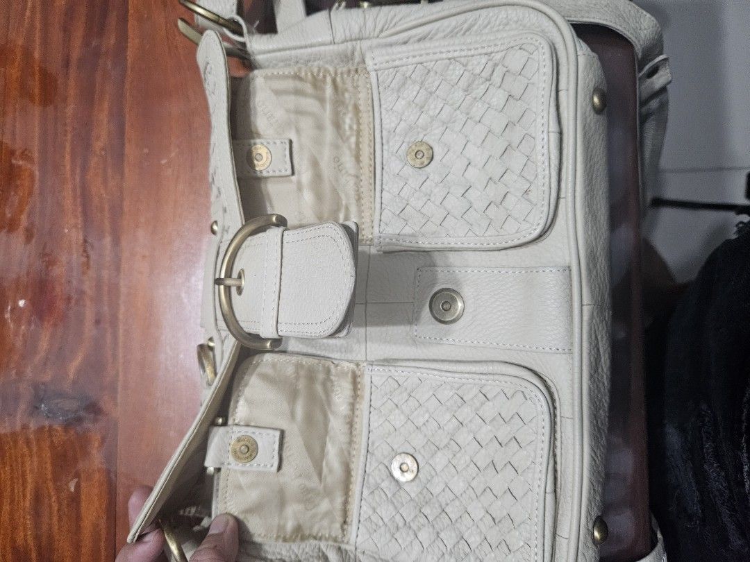 Gino Ferrario sling/ shoulder bag (Category: Shoulder Bags) located in General Mariano Alvarez. Submitted by eiprilfa (Listing ID 1358453206, Image 2). Description: good po. original.
