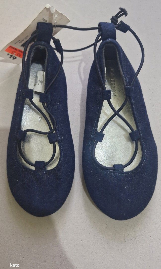 Girl's shoes (Category: Babies & Kids Fashion) located in Marikina City. Submitted by thirfty_treasures (Listing ID 1358413811, Image 3). Description: Brand: Joe Fresh outsole size : 6 inches location: SSS village, Marikina MOD : GCASH.