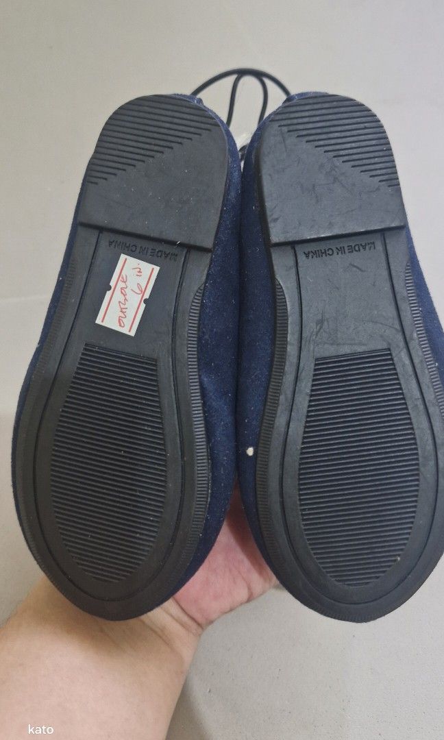 Girl's shoes (Category: Babies & Kids Fashion) located in Marikina City. Submitted by thirfty_treasures (Listing ID 1358413811, Image 2). Description: Brand: Joe Fresh outsole size : 6 inches location: SSS village, Marikina MOD : GCASH.