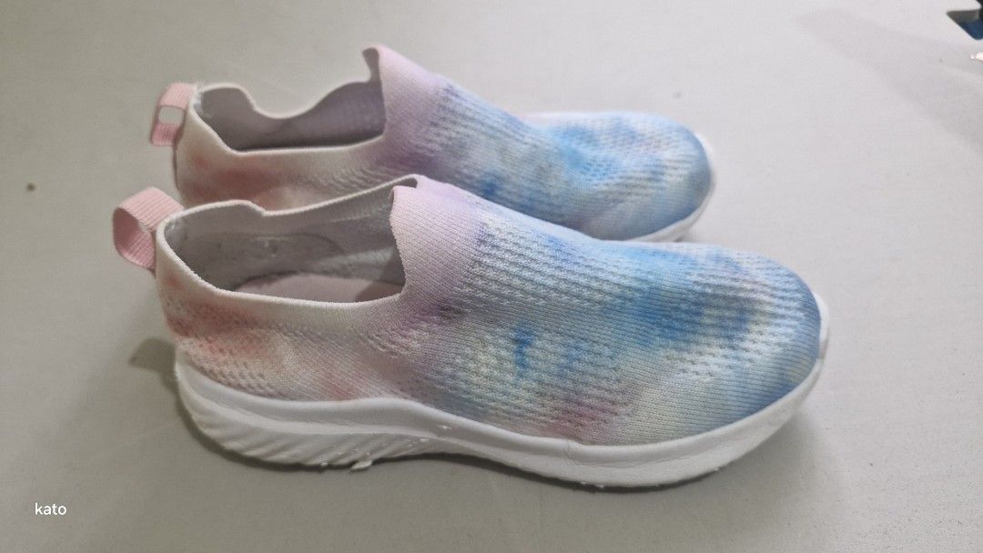 Girls sneakers (Category: Babies & Kids Fashion) located in Marikina City. Submitted by thirfty_treasures (Listing ID 1358419195, Image 3). Description: brand : Athletic Works size : 23 cm for : female Location: SSS Village, Marikina MOD : GCASH.