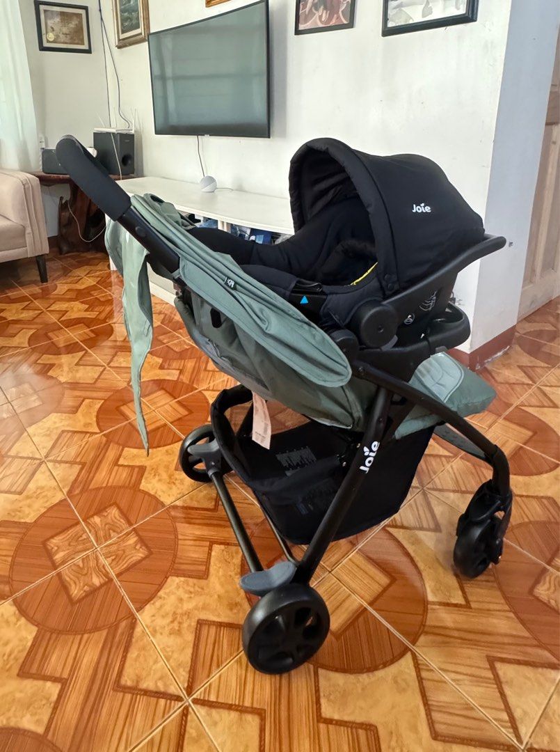 Joie Stroller and Car Seat (Category: Car Seats) located in Manila. Submitted by _elledeclutters (Listing ID 1358467671, Image 1). Description: .