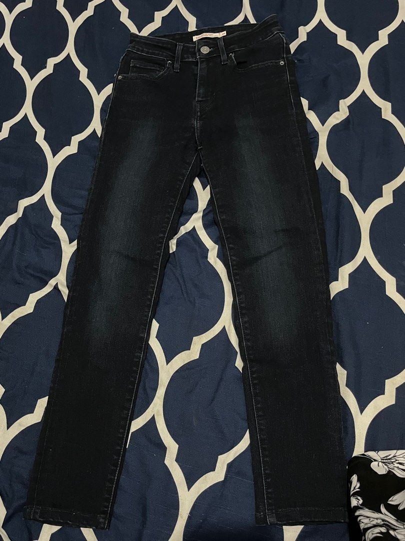Levis 721 SIZE 24 (Category: Jeans) located in Malolos. Submitted by sshoooo (Listing ID 1358425165, Image 1). Description: Size 24 Original levis Barely used (parang 3times ko lang nagamit) .