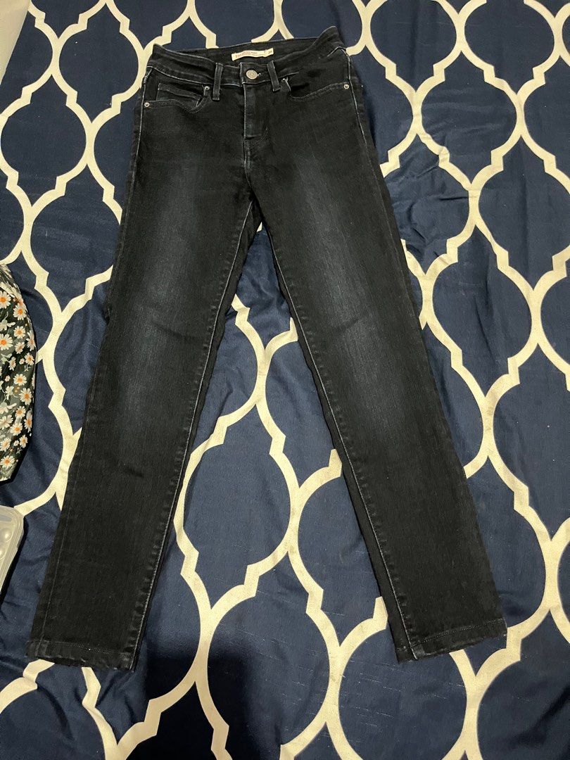 Levis 721 SIZE 24 (Category: Jeans) located in Malolos. Submitted by sshoooo (Listing ID 1358425165, Image 2). Description: Size 24 Original levis Barely used (parang 3times ko lang nagamit) .