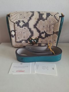 (Category: ) located in . Submitted by vintagehuntsg (Listing ID 1358356144, Image 1). Description: .