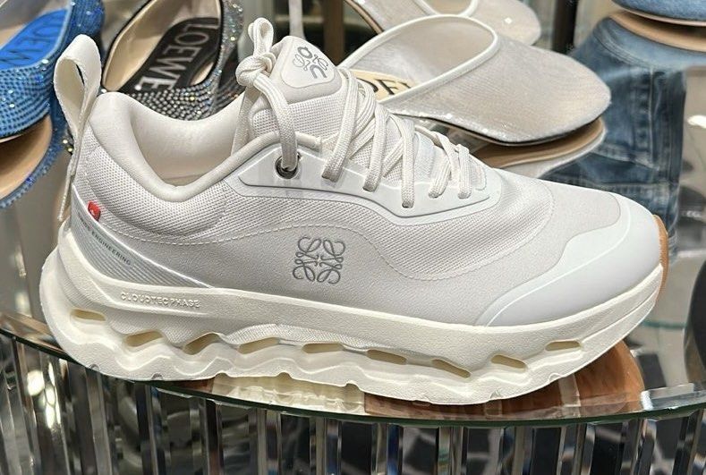 Loewe x On Cloudtilt 全白40, 名牌, 鞋及波鞋- Carousell