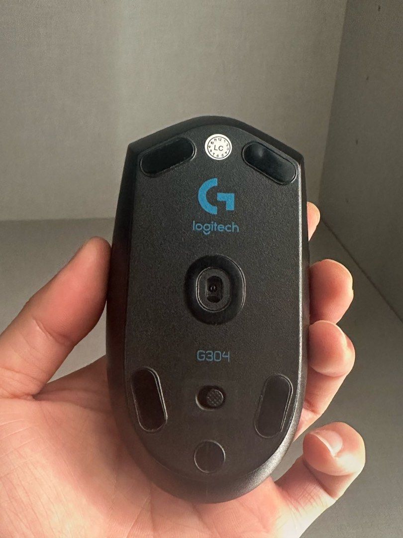 Logitech G304 Wireless Gaming Mouse (Category: Mouse & Mousepads) located in Quezon City. Submitted by the_happycloset (Listing ID 1358372416, Image 2). Description: Payment methods: GCASH BDO UnionBank Shipping fee is shouldered by the buyer. Delivery options: Grab, Lalamove, J&T .