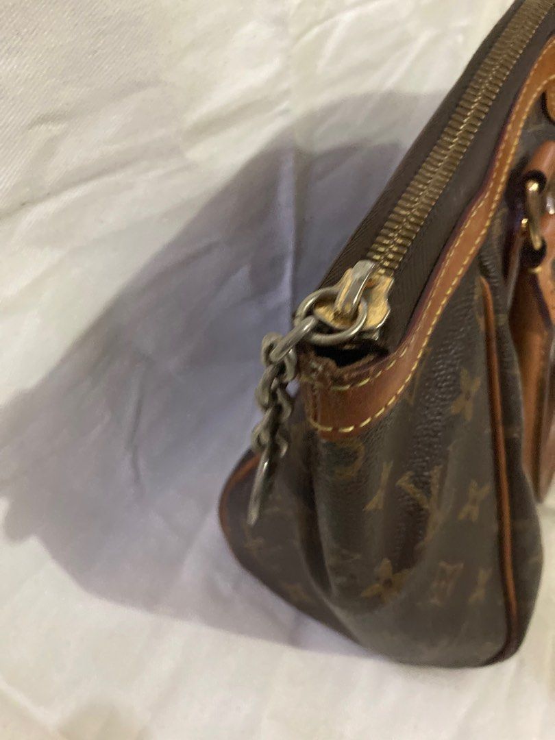 Louis Vuitton (Category: Luxury Bags & Wallets) located in Caloocan City. Submitted by mpg2025 (Listing ID 1358382898, Image 3). Description: This is a vintage leather preloved bag. Small tivoli. Please ask all possible questions before hitting the offer button. Please manage your expectation as this is preloved. Wala pong certificate. No return no exchange po. Please be patient as i am a working mom. .