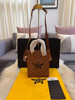 (Category: ) located in . Submitted by maiyasluxurybagshoppe (Listing ID 1358341522, Image 1). Description: .