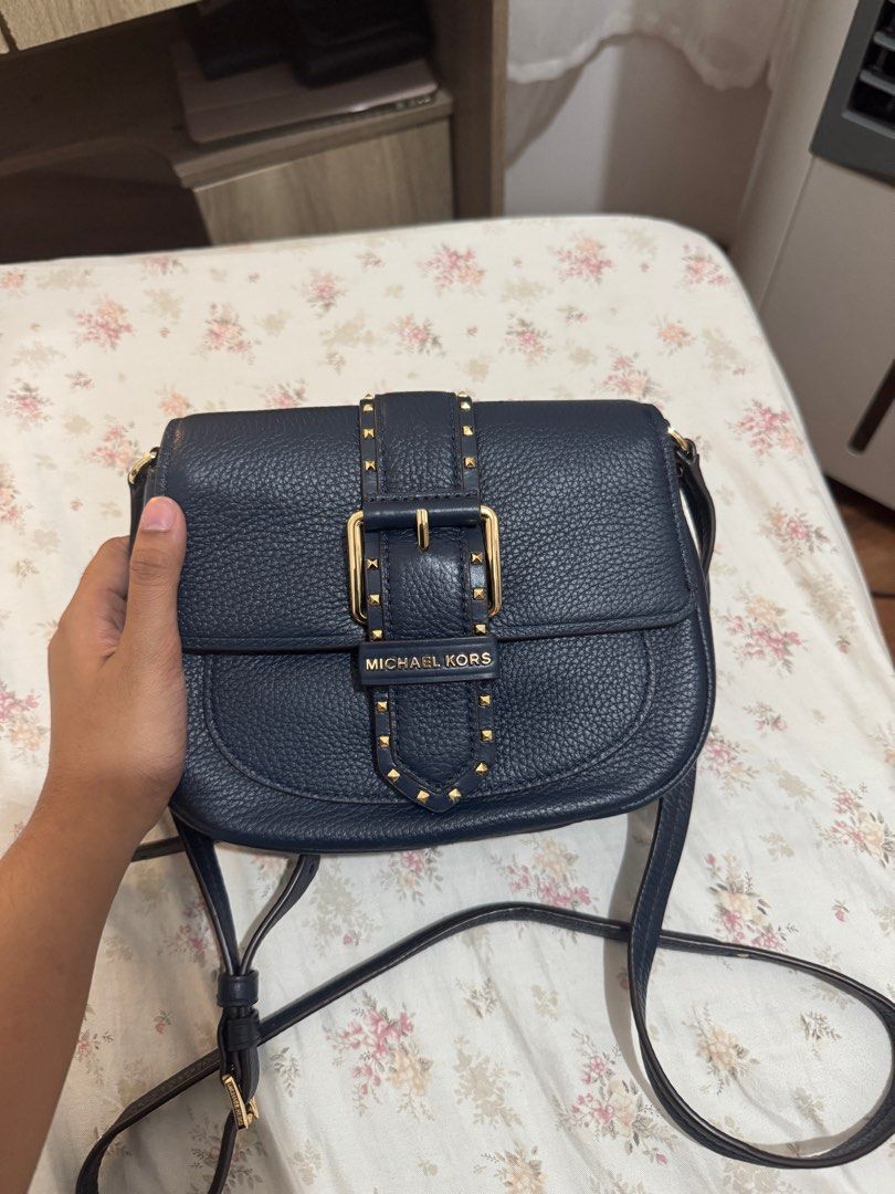 Michael Kors Sling Bag (Category: Cross-body Bags) located in Quezon City. Submitted by helloxia (Listing ID 1358469150, Image 1). Description: .
