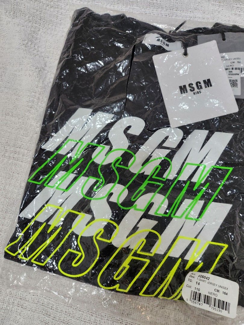 Msgm tee （分類：T-shirt）位於 Hong Kong。 由 helloniceyou 提交（商品編號 1358507388，圖片 1）。簡介： Size 14A 胸46cm 長62cm左右 順豐到付 SF only。