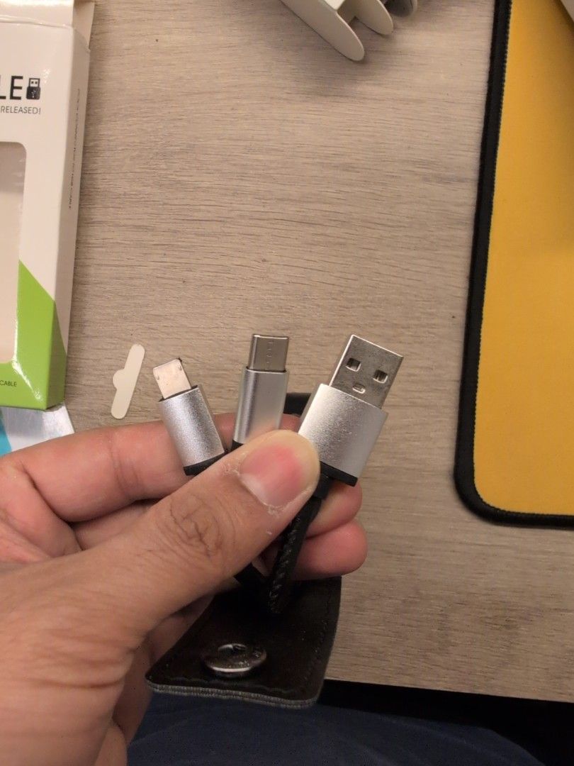 multi plug cable (Category: Chargers & Cables) located in Singapore. Submitted by rm6388 (Listing ID 1358508876, Image 1). Description: multi plug cable, pirtable.