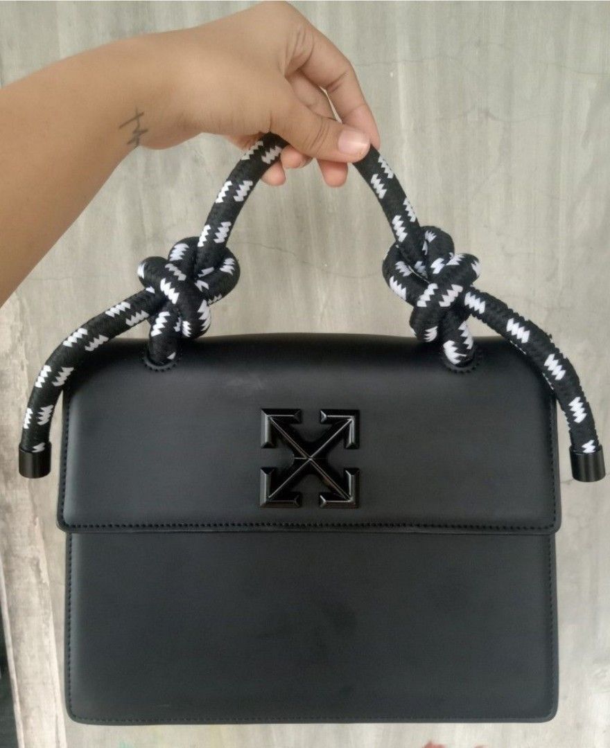 OFF WHITE BAG (Category: Cross-body Bags) located in Taguig. Submitted by brushrush (Listing ID 1358441320, Image 1). Description: .