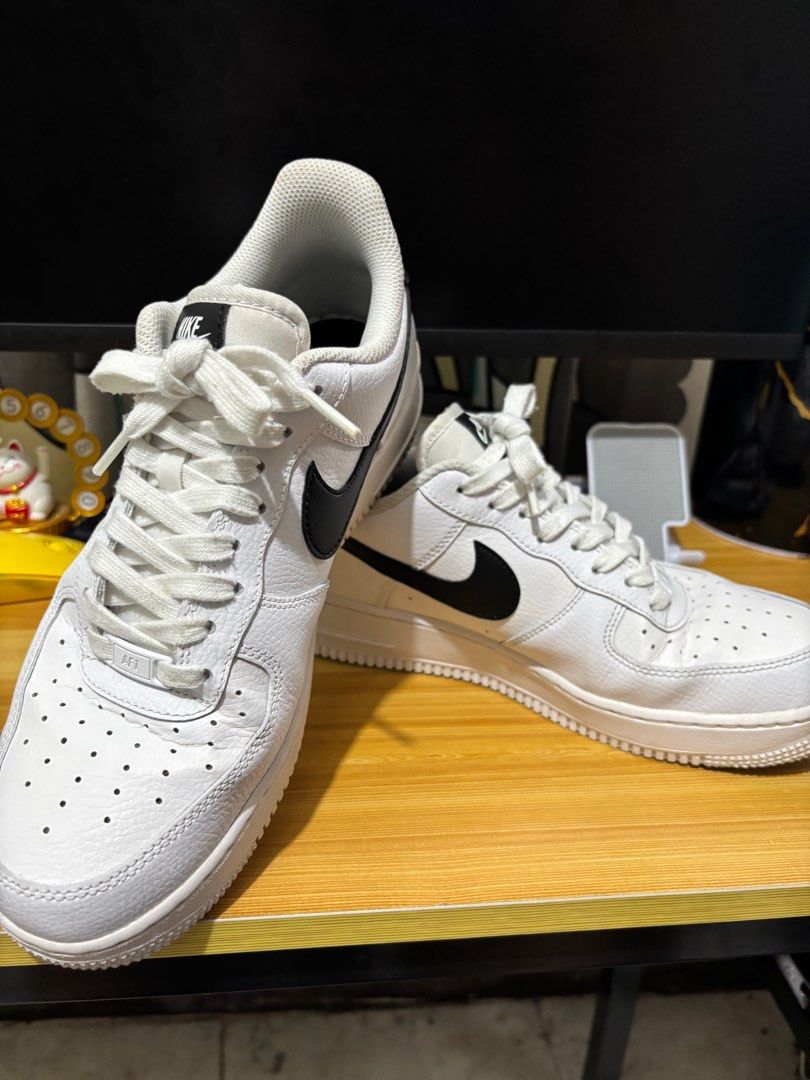 Original Air Force 1 (Category: Sneakers) located in Makati City. Submitted by tinyMe01 (Listing ID 1358381044, Image 2). Description: Size: Original Nike Air Force 1 White / Black US 10 UK 9 Wala pong box kasi naitapon n nung naglipat ng bahay. Last price po updated po. For buyers within metro manila lng po or abot ng lalamove, grab express or gogo .