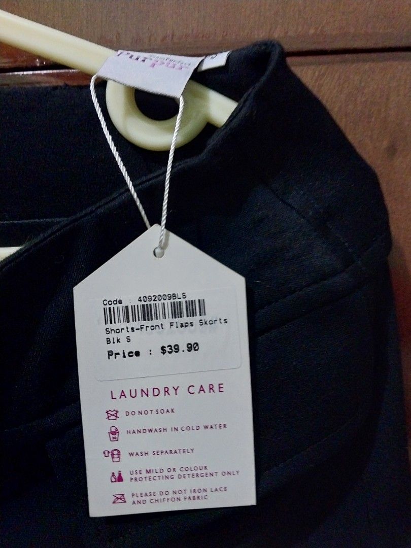 Purple black skirt (Category: Skirts) located in Makati City. Submitted by imeea (Listing ID 1358460651, Image 2). Description: imported black purple brand skirt.