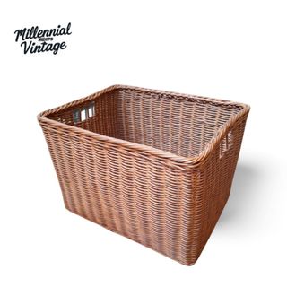 (Category: ) located in . Submitted by millennialmeetsvintage (Listing ID 1356674967, Image 1). Description: .