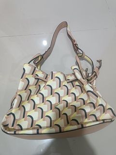 (Kategori: ) berada di . Dikirim oleh zecondid_thrifting (ID iklan 1358526300, Gambar 1). Deskripsi: .