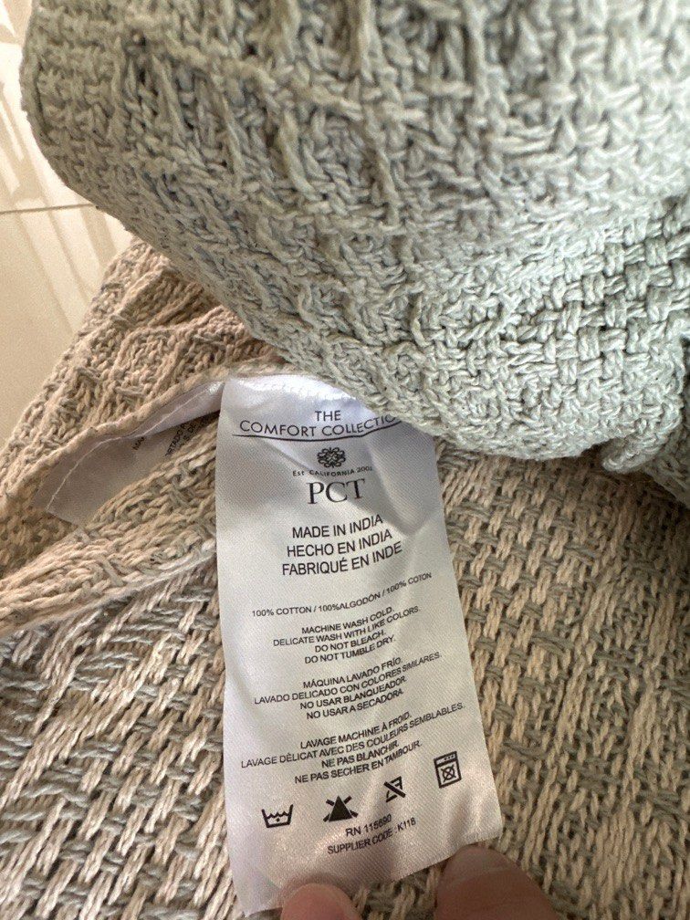 Sofa Throw (Category: Cushions & Throws) located in Singapore. Submitted by pinstagram (Listing ID 1358345986, Image 2). Description: Never used before but have had it for some years.