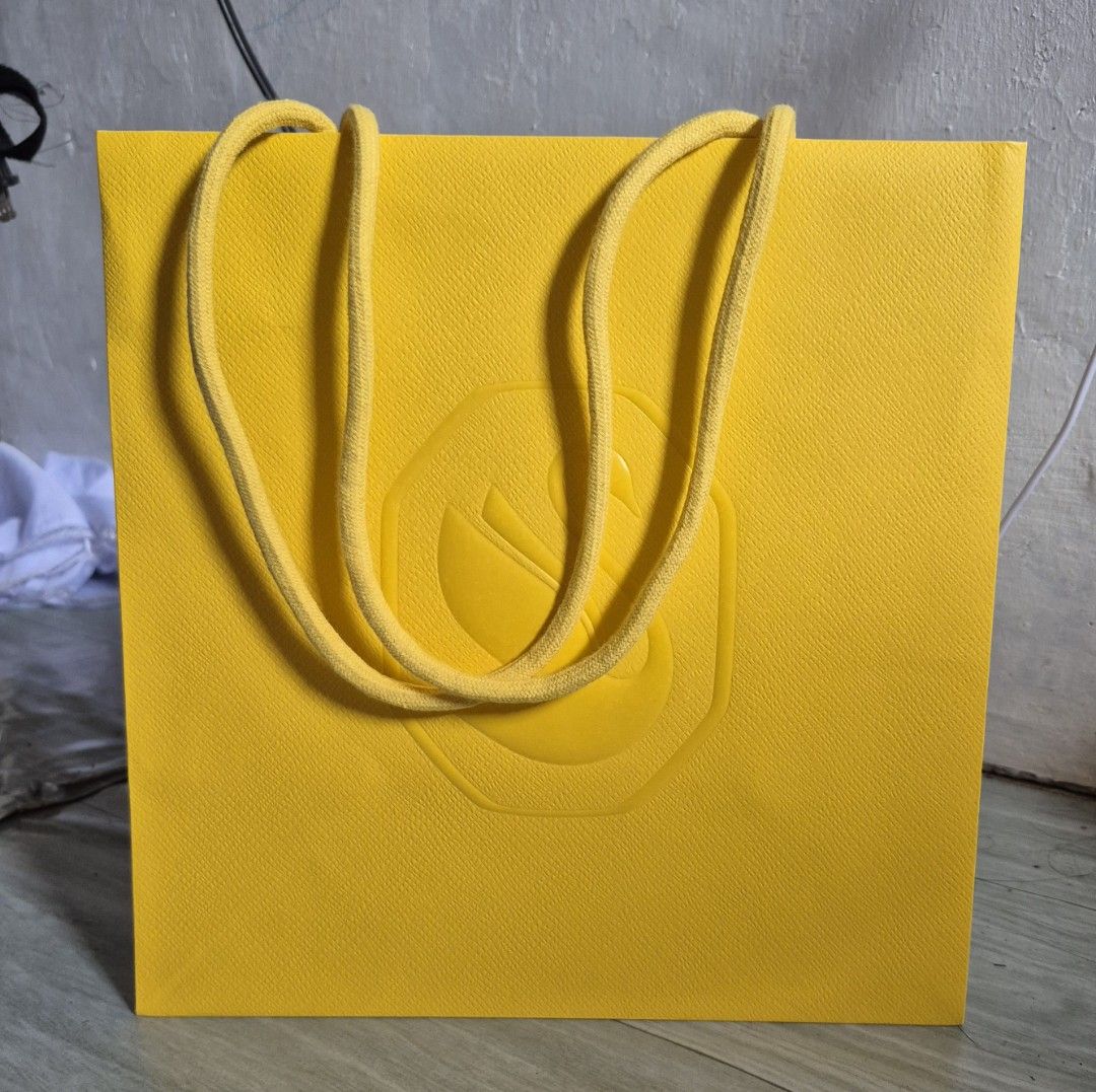 Swarovski Paper bag (Category: Luxury Accessories) located in Pasig City. Submitted by luxbox_acc (Listing ID 1358381056, Image 1). Description: .