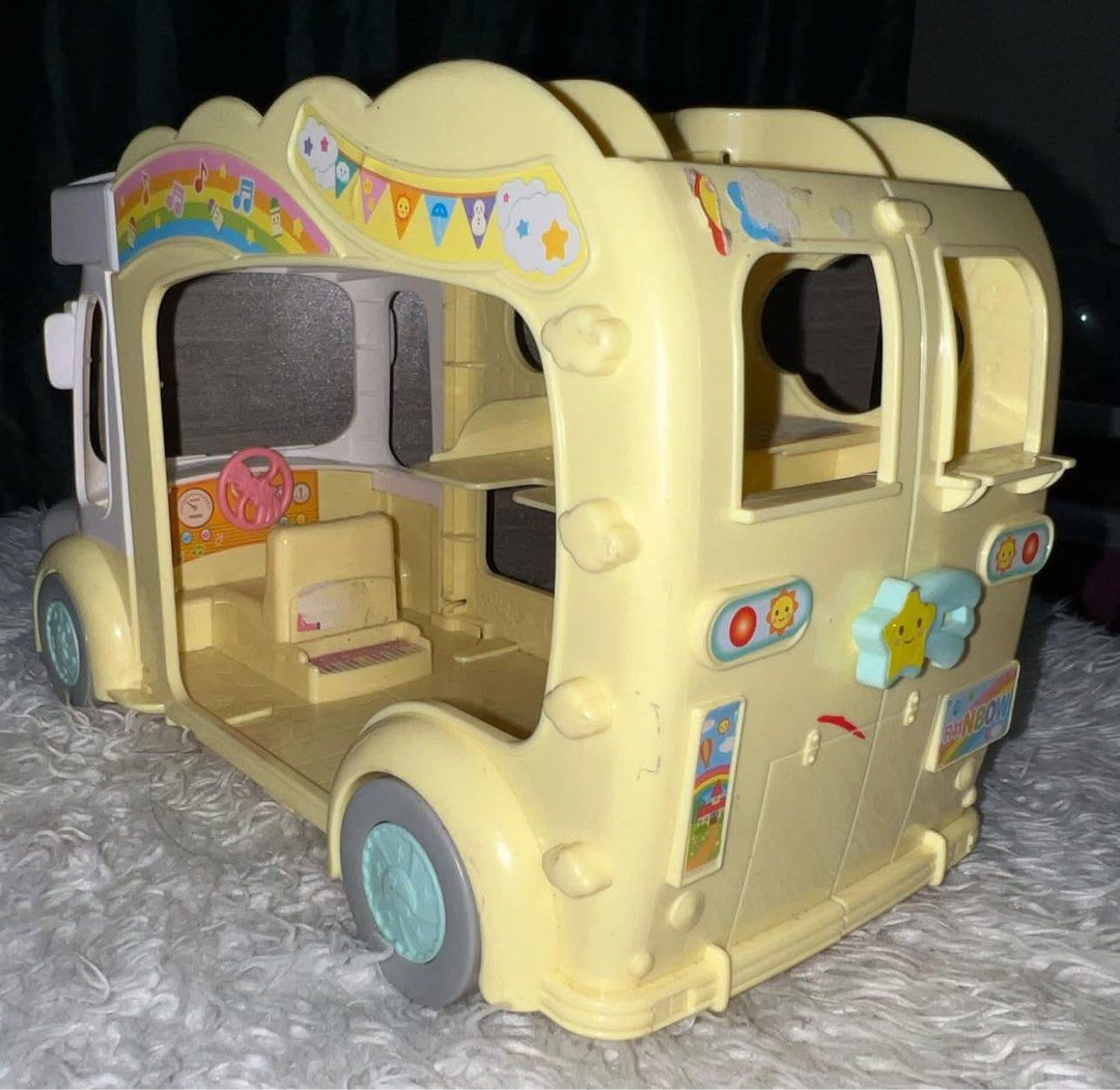 Sylvanian Families bus playset (Category: Kids Toys) located in San Fernando. Submitted by mgpy08 (Listing ID 1358492568, Image 2). Description: Preloved Wysiwyg.