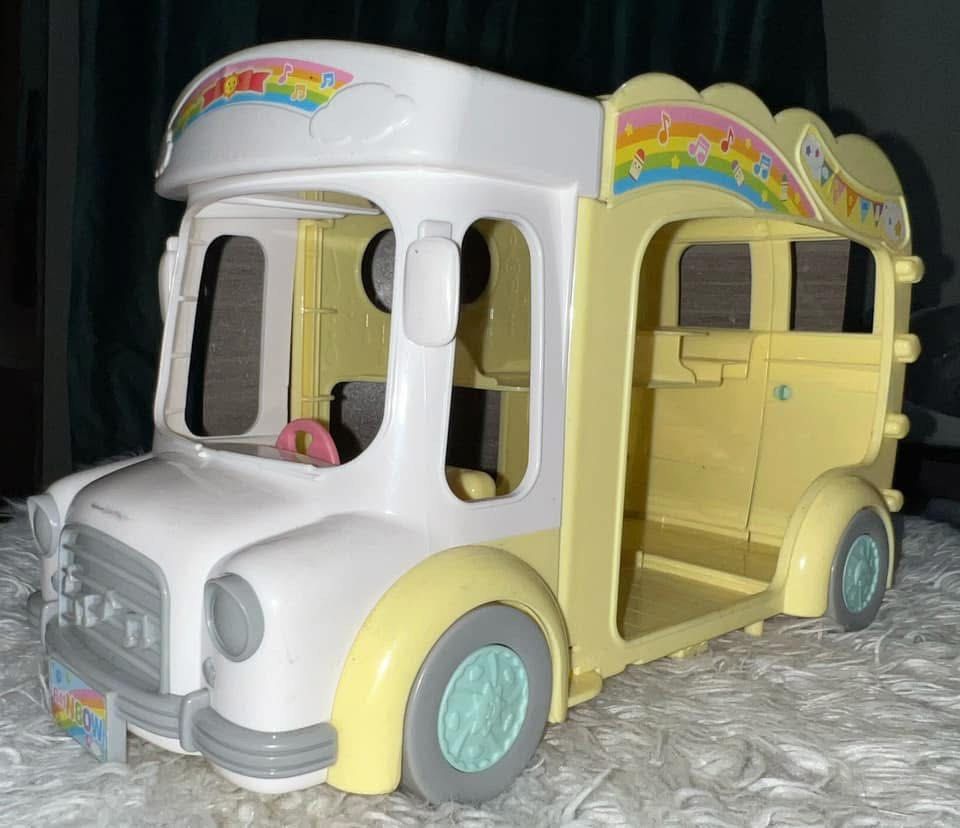 Sylvanian Families bus playset (Category: Kids Toys) located in San Fernando. Submitted by mgpy08 (Listing ID 1358492568, Image 1). Description: Preloved Wysiwyg.