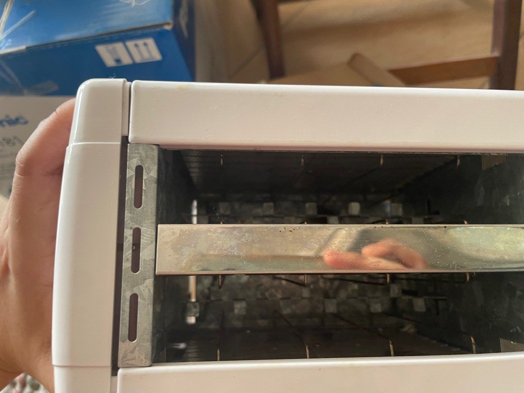 Toaster (Category: Ovens & Toasters) located in Kuala Lumpur. Submitted by shleong1 (Listing ID 1358426539, Image 3). Description: .