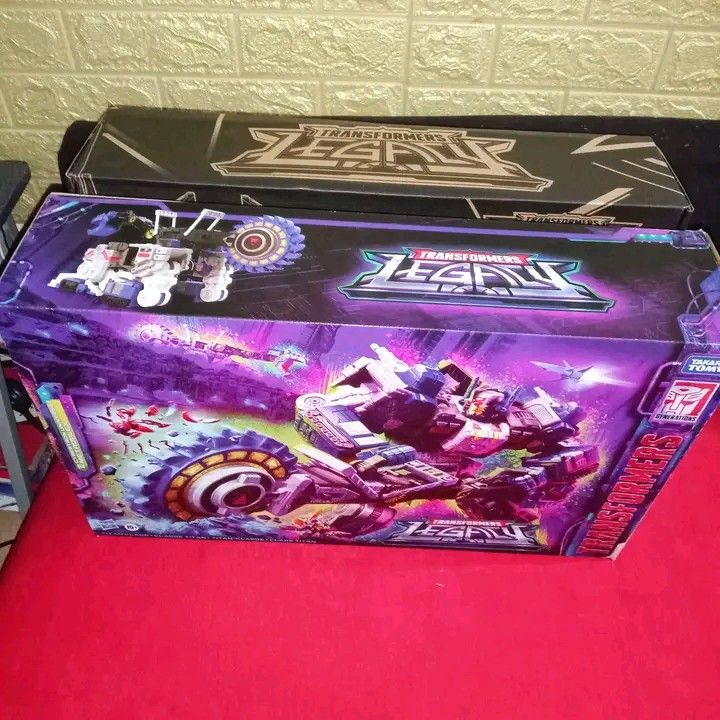 Transformers legacy metroplex (Category: Action & Battle Toys) located in Pasig City. Submitted by robertshangproperties (Listing ID 1358348315, Image 2). Description: For sale: Legacy Metroplex brand new - 9,000 For inquiries you may call or text me at 0950-178-9726 or message me directly. Meetup any malls within manila. Shipping: grab/lalamove at buyer's expense. Thank you.