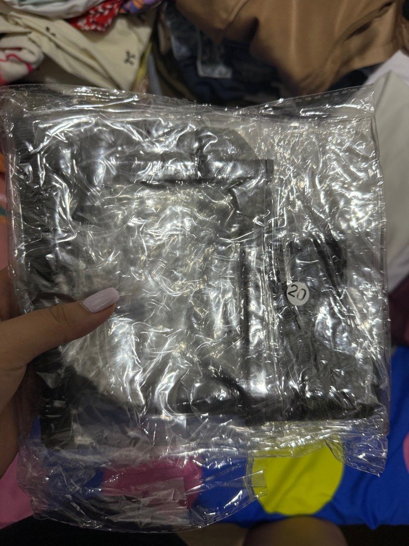 Transparent Plastic Small Luggage Cover (Category: Luggage) located in Quezon City. Submitted by sunnyseven7 (Listing ID 1358438865, Image 2). Description: For 20 inch luggage .