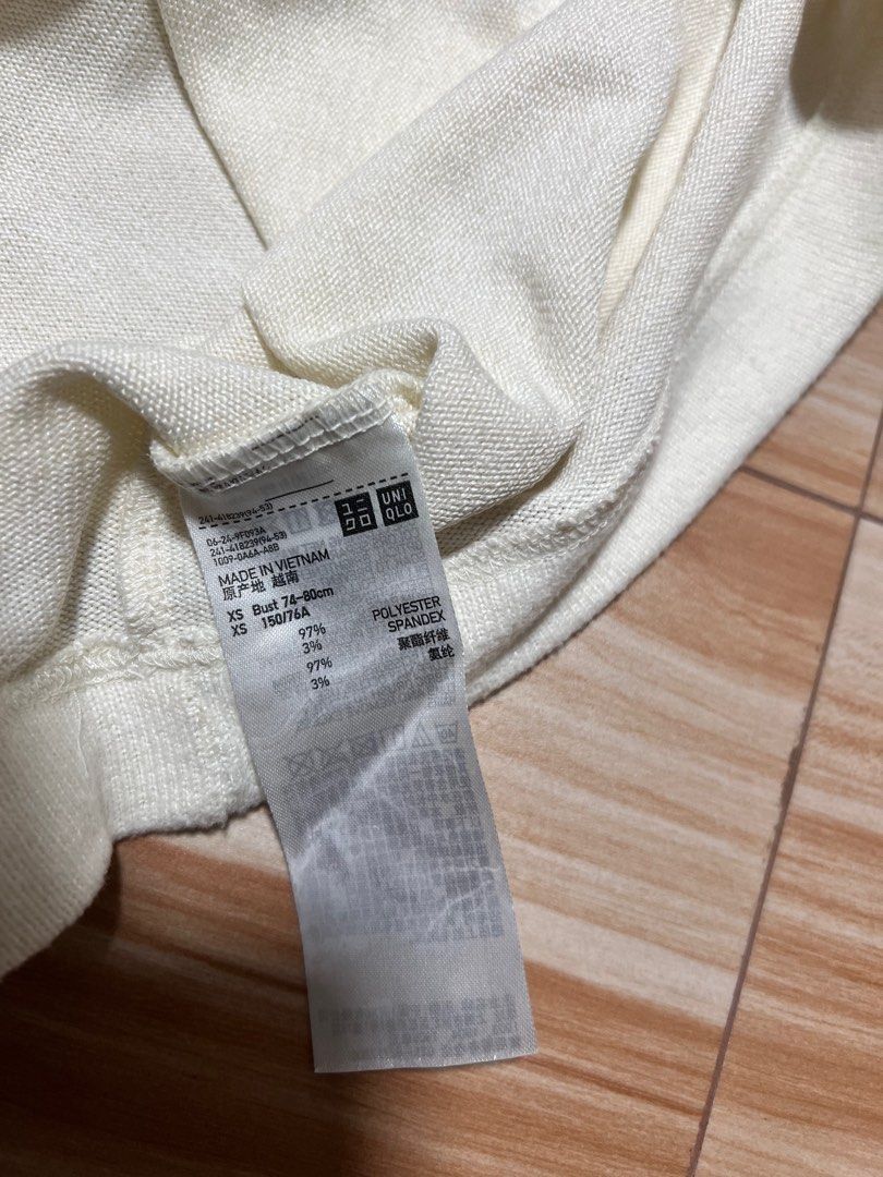 Uniqlo Ribbed Mock Neck Longsleeves (Category: Longsleeves) located in Muntinlupa City. Submitted by arrosi (Listing ID 1358429765, Image 2). Description: UNIQLO Ribbed Mock Neck / Stretch Polyester / XS.