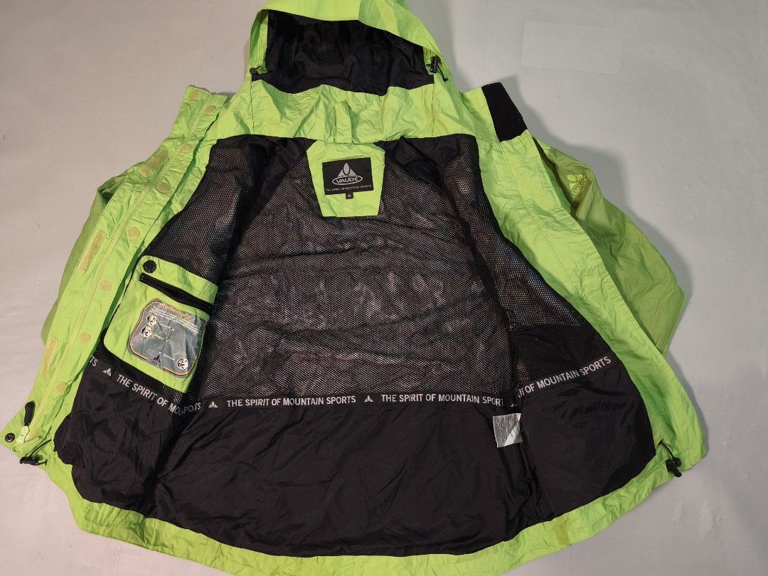 Vaude Rain Jacket (Category: Coats, Jackets and Outerwear) located in Santo Tomas. Submitted by ThriftyTeng07 (Listing ID 1358498547, Image 3). Description: Vaude Rain Jacket Dimensions (W-20 x L-23 Back-25) Size Medium Women's Small Men's Excellent condition Minor issue puller sa main zipper na tanggal gumagana pa naman paki check sa pic Need wash 500+SF ONLY #Vaude.
