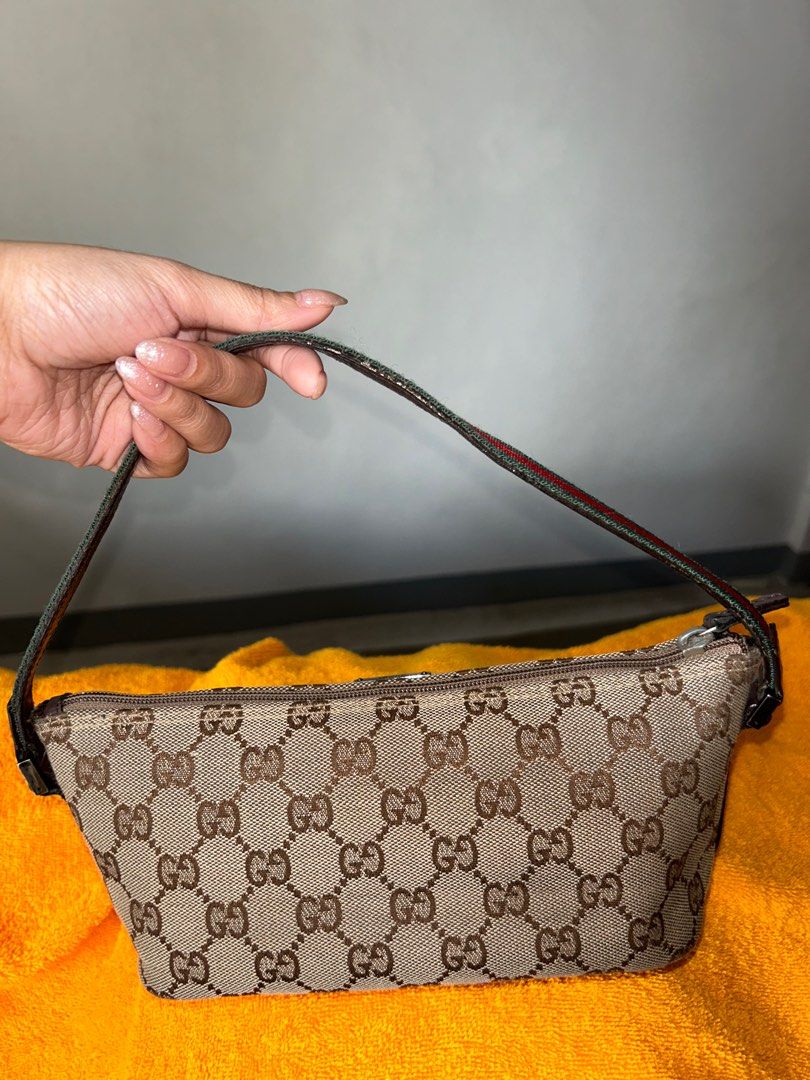 Vintage Gucci Boat bag (Category: Luxury Bags & Wallets) located in Quezon City. Submitted by bagsonly2000 (Listing ID 1358516843, Image 3). Description: Guaranteed Authentic minor signs of use rare piece na boat bag.