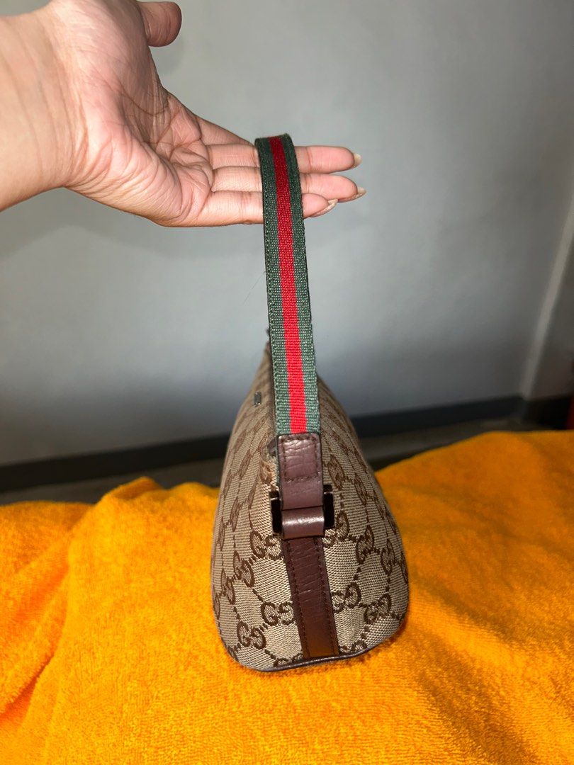 Vintage Gucci Boat bag (Category: Luxury Bags & Wallets) located in Quezon City. Submitted by bagsonly2000 (Listing ID 1358516843, Image 2). Description: Guaranteed Authentic minor signs of use rare piece na boat bag.