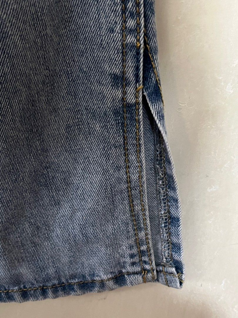 Wide leg jeans/pants (Category: Jeans) located in Quezon City. Submitted by declutteringgn (Listing ID 1358430012, Image 3). Description: Waisline 28-29 Bought from zalora.