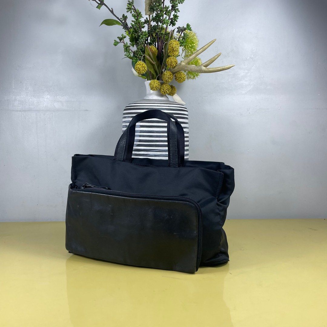 Y’SACCS YOHJI YAMAMOTO TOTE BAG (Category: Tote Bags) located in Manila. Submitted by revise.ph_ (Listing ID 1358379306, Image 1). Description: Y’SACCS YOHJI YAMAMOTO TOTE BAG Made in JAPAN Dimension Length/Height:8.5 Width:12.6 Side Width:5 issue:NONE Price:3,000 Free shipping via JNT.
