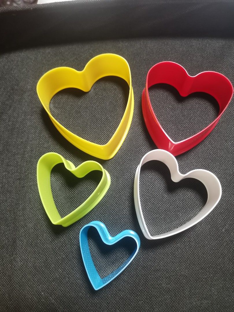 5 pcs Heart Cookie Cutter (Category: Bakeware) located in Makati City. Submitted by khrizaccessories (Listing ID 1358615264, Image 3). Description: .