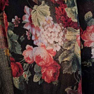 黑色花卉圖案絲巾64244471059715110