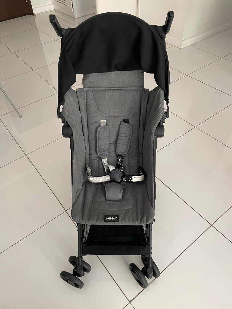 Akeeva Travel Stroller (Category: Strollers) located in Mandaluyong City. Submitted by soraonlineshop (Listing ID 1358680633, Image 1). Description: Included: - Akeeva Stroller - Stroller bag.