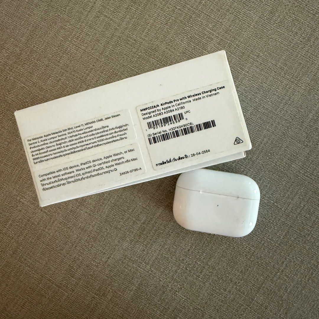 Apple Airpods Pro Gen 1 w/ Complete Accessories (Category: Earphones) located in Quezon City. Submitted by patpotpit (Listing ID 1358689530, Image 2). Description: Original box Brand new ear attachments Lightning charging.